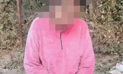 दुर्ग में युवती ने की सुसाइड की कोशिश, शिवनाथ नदी से पुलिस जवानों ने सुरक्षित निकाला दुर्ग में युवती ने की सुसाइड की कोशिश, शिवनाथ नदी से पुलिस जवानों ने सुरक्षित निकाला