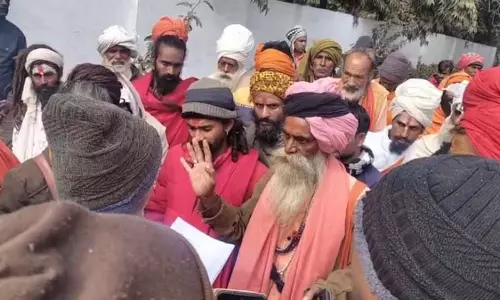 MP : दतिया में संतों ने BJP पार्षदों पर ज़मीन पर कब्ज़ा करने का आरोप लगाया