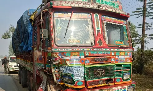 ट्रक और ट्रैक्टर के बीच भिड़ंत से ड्राइवर की मौत, राष्ट्रीय राजमार्ग 30 पर हुआ हादसा