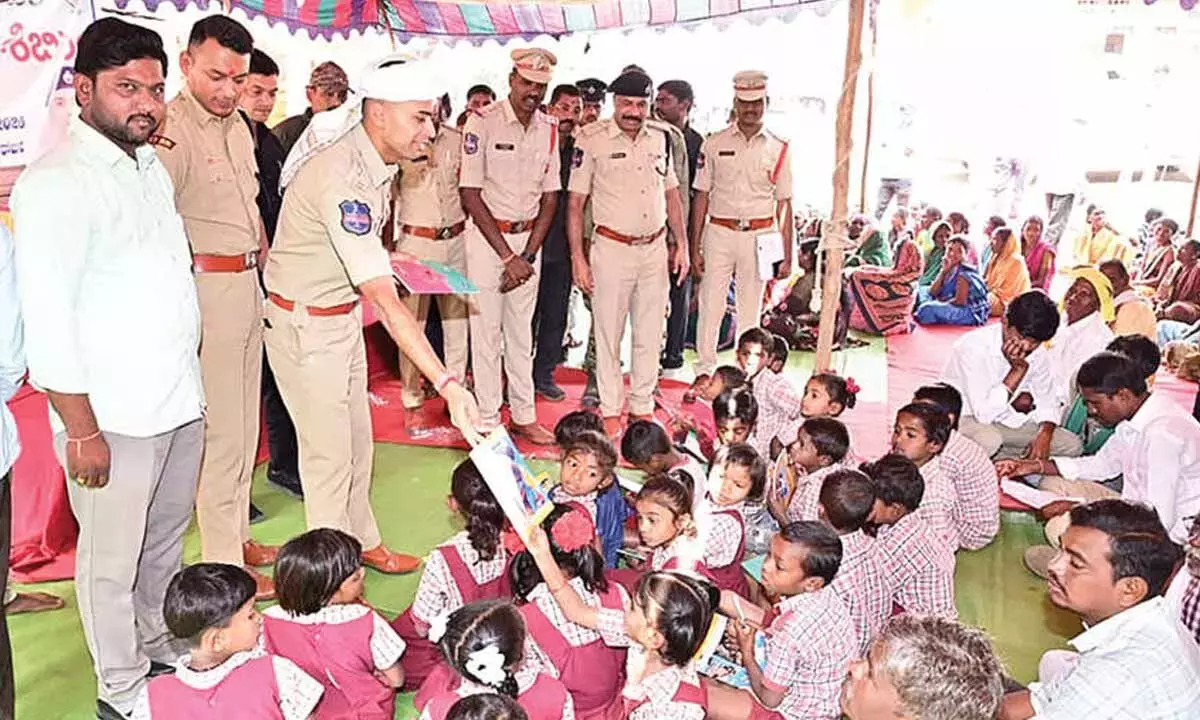 Telangana: आदिवासियों के लिए मुफ़्त मेडिकल कैंप लगाया गया