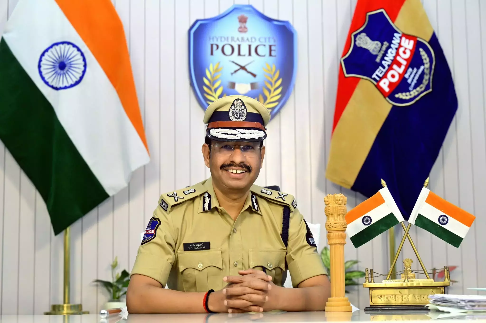 Hyderabad पुलिस ने शहर से बाहर जाने वाले लोगों के लिए संक्रांति ट्रैवल एडवाइजरी जारी की Hyderabad पुलिस ने शहर से बाहर जाने वाले लोगों के लिए संक्रांति ट्रैवल एडवाइजरी जारी की
