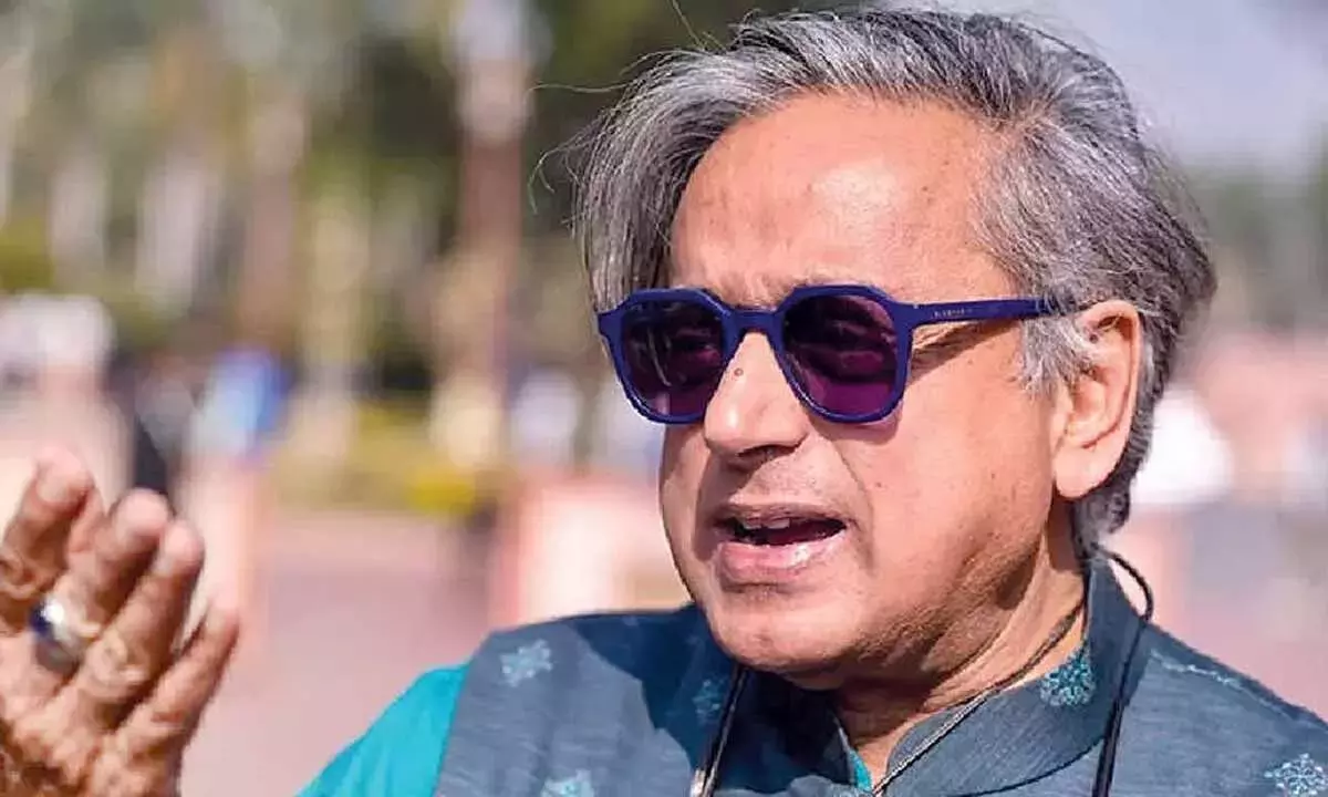 Karnataka: थरूर ने कोगिलू लेआउट में सरकार के तोड़फोड़ अभियान का समर्थन किया Karnataka: थरूर ने कोगिलू लेआउट में सरकार के तोड़फोड़ अभियान का समर्थन किया