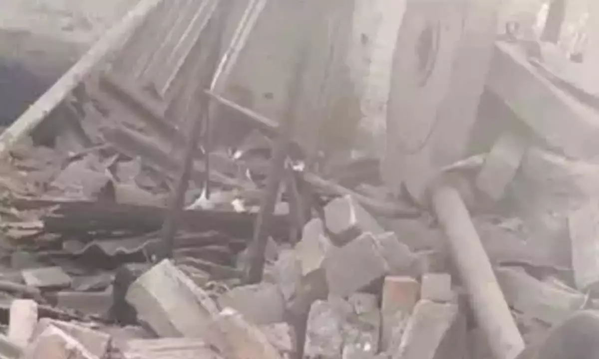 Andhra: ताडिपत्री में गीजर फटने से आठ लोग घायल Andhra: ताडिपत्री में गीजर फटने से आठ लोग घायल