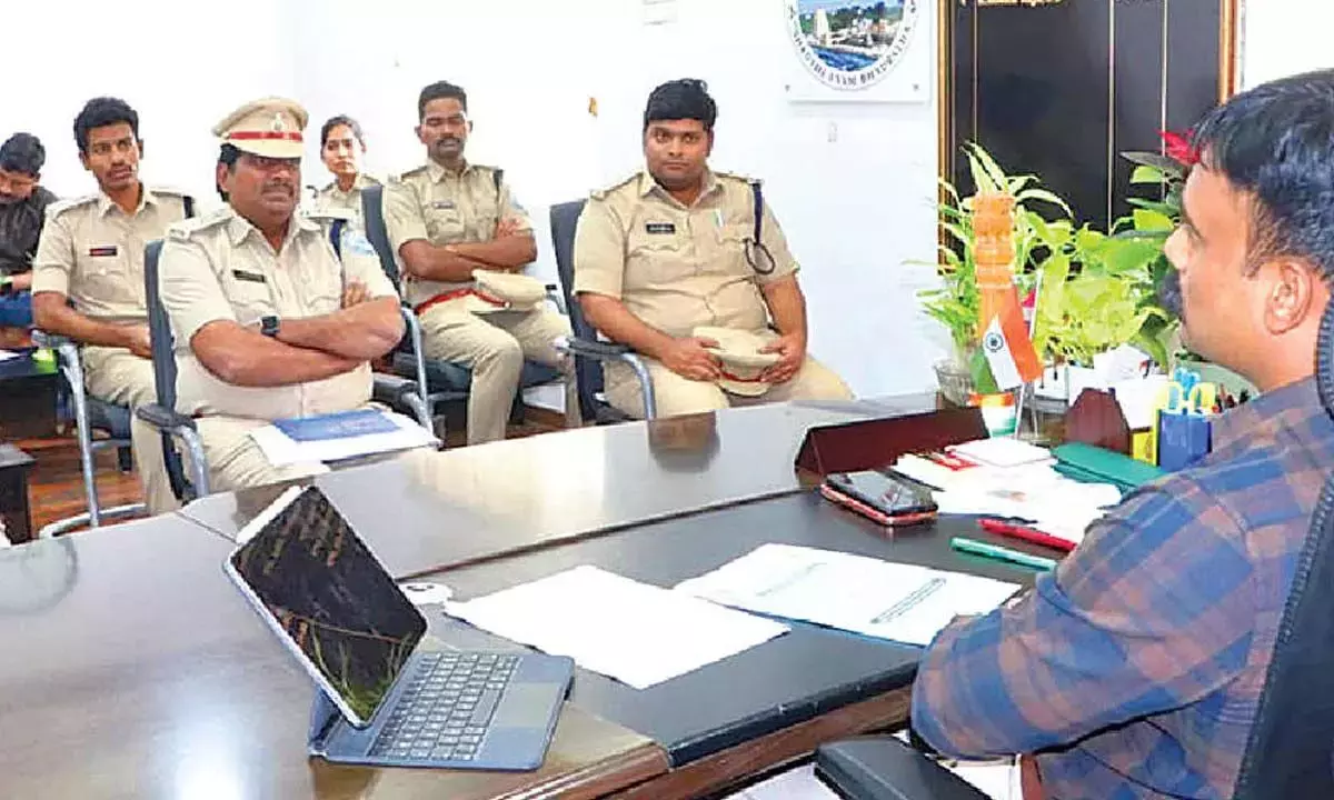 छात्रों के ट्रांसपोर्ट वाहनों की फिटनेस सुनिश्चित करें: SP