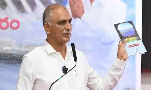 तेलंगाना भवन में नदी जल पर हरीश राव Power Point Presentation