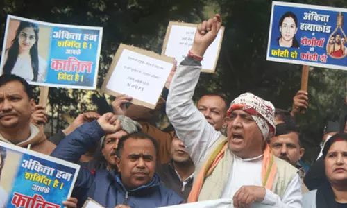अंकिता भंडारी केस: प्रदर्शनकारियों ने दिल्ली में आवाज़ उठाई, CBI जांच की मांग अंकिता भंडारी केस: प्रदर्शनकारियों ने दिल्ली में आवाज़ उठाई, CBI जांच की मांग