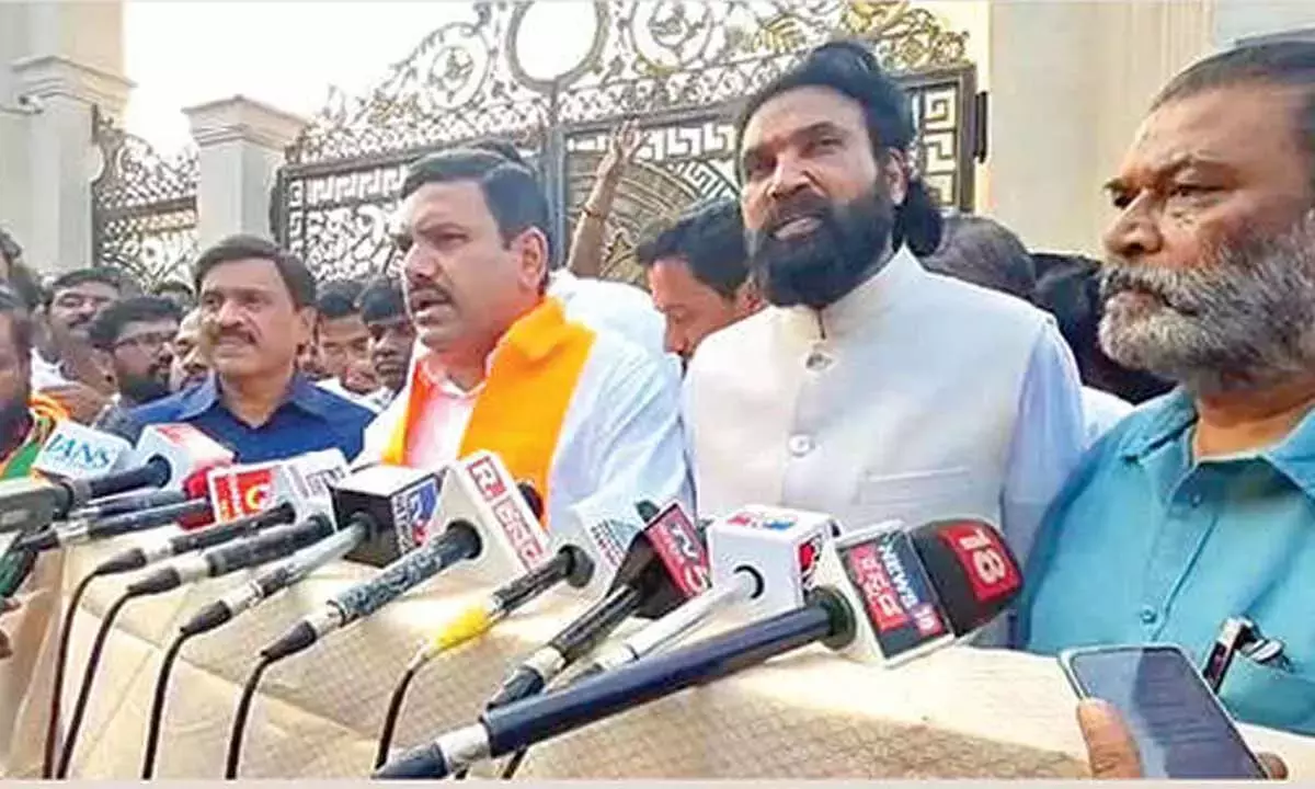 BJP ने कांग्रेस MLA पर गुंडागर्दी फैलाने का आरोप लगाया, न्यायिक जांच की मांग की BJP ने कांग्रेस MLA पर गुंडागर्दी फैलाने का आरोप लगाया, न्यायिक जांच की मांग की