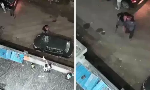 ग्रेटर Noida हॉस्टल के बाहर पुरुषों का हिंसक व्यवहार वीडियो में कैद ग्रेटर Noida हॉस्टल के बाहर पुरुषों का हिंसक व्यवहार वीडियो में कैद