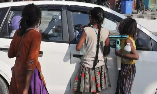Amritsar में बच्चों से भीख मांगने पर कार्रवाई Amritsar में बच्चों से भीख मांगने पर कार्रवाई