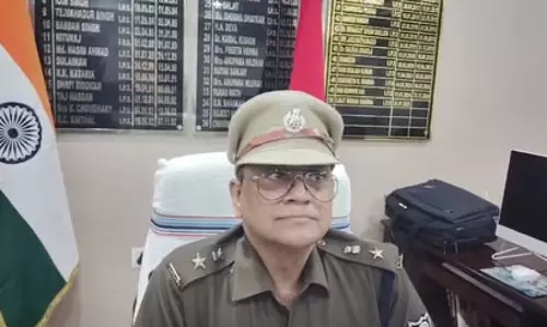 पुलिसकर्मियों ने 50 लाख कैश और दो किलो सोना किया गायब, थानाध्यक्ष सहित दो अधिकारियों पर गिरी गाज पुलिसकर्मियों ने 50 लाख कैश और दो किलो सोना किया गायब, थानाध्यक्ष सहित दो अधिकारियों पर गिरी गाज