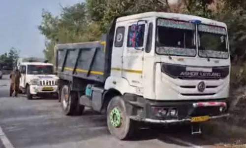 Pauni-Riyasi road पर हुए हादसे में पत्नी की मौत, पति घायल