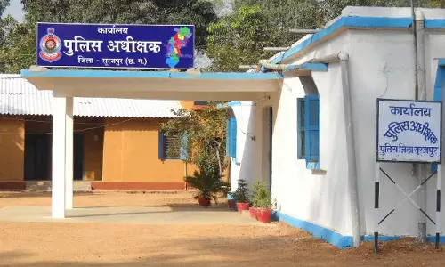ब्रेड फैक्ट्री में छापेमारी, 8 संदिग्ध पुलिस हिरासत में ब्रेड फैक्ट्री में छापेमारी, 8 संदिग्ध पुलिस हिरासत में