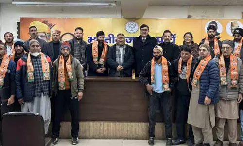 DDC नील बशीर नाइक समर्थकों के साथ भाजपा में शामिल हुए DDC नील बशीर नाइक समर्थकों के साथ भाजपा में शामिल हुए