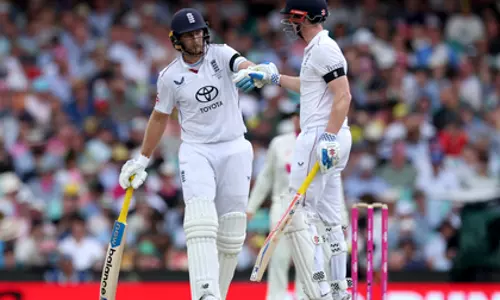 Ashes: एथरटन ने कहा—स्पिन बॉलिंग की कमी ने सीरीज़ एकतरफ़ा बना दी Ashes: एथरटन ने कहा—स्पिन बॉलिंग की कमी ने सीरीज़ एकतरफ़ा बना दी