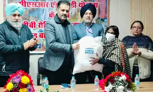 NHPC ने टीबी के मरीजों के लिए खाने के पैकेट बांटे