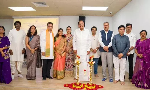 वेंकैया नायडू ने Singapore में तेलुगु समुदाय से बातचीत की