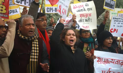 US एक्शन के विरोध में राजधानी दिल्ली में लेफ्ट पार्टियों का मार्च