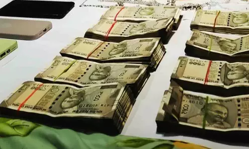 कटक IIC को विजिलेंस ने गिरफ्तार किया, 5 लाख रुपये कैश बरामद