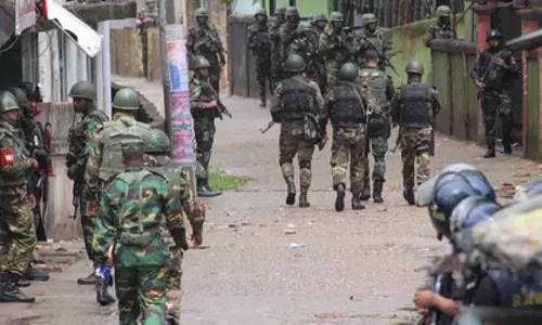 Dhaka पुलिस ने सार्वजनिक सभाओं पर रोक लगाई, यूनुस के आवास के पास सख्ती Dhaka पुलिस ने सार्वजनिक सभाओं पर रोक लगाई, यूनुस के आवास के पास सख्ती
