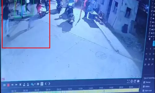 रायपुर में गुंडागर्दी का सनसनीखेज मामला, व्हाट्सऐप ग्रुप विवाद पर सोसायटी में मारपीट रायपुर में गुंडागर्दी का सनसनीखेज मामला, व्हाट्सऐप ग्रुप विवाद पर सोसायटी में मारपीट