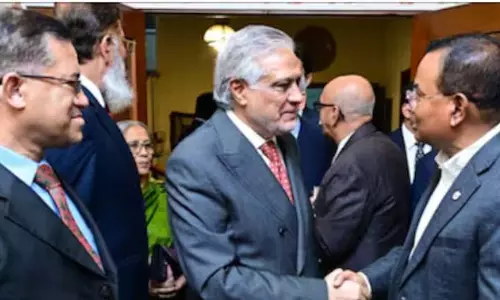भारत के साथ तनाव के बीच पाकिस्तान के Foreign Minister ने बांग्लादेश से बातचीत की भारत के साथ तनाव के बीच पाकिस्तान के Foreign Minister ने बांग्लादेश से बातचीत की