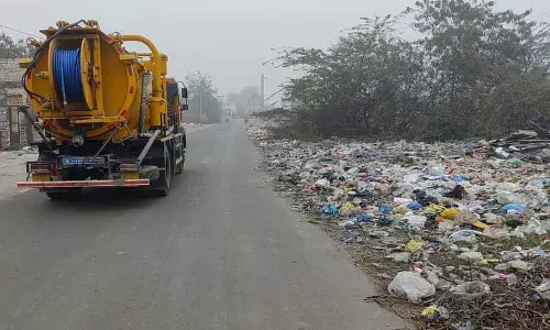 कूड़े के ढेर के तौर पर इस्तेमाल हो रहा Sarhali Road, प्रशासनिक अनदेखी का एक बड़ा उदाहरण