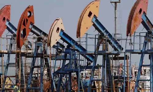 Venezuela के तेल को ज़ब्त करने और उसे फिर से ज़िंदा करने की ट्रंप की योजना में बड़ी मुश्किलें आ रही