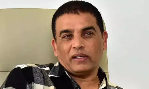 Tollywood और संक्रांति: फेस्टिवल रिलीज के लिए प्रोड्यूसर्स ने कसी कमर Tollywood और संक्रांति: फेस्टिवल रिलीज के लिए प्रोड्यूसर्स ने कसी कमर