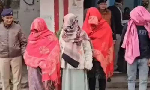 शादी का झांसा देकर लाखों की ठगी का पर्दाफाश, 5 गिरफ्तार शादी का झांसा देकर लाखों की ठगी का पर्दाफाश, 5 गिरफ्तार