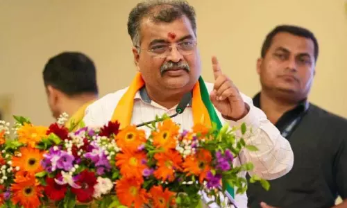 Ravindra Chavan ने ठाकरे पर हमला किया: घोषणापत्र केवल कागजों पर Ravindra Chavan ने ठाकरे पर हमला किया: घोषणापत्र केवल कागजों पर
