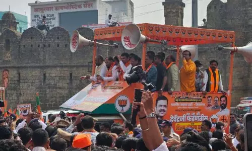 फडणवीस ने चंद्रपुर में Vijay Sankalp यात्रा का नेतृत्व किया फडणवीस ने चंद्रपुर में Vijay Sankalp यात्रा का नेतृत्व किया