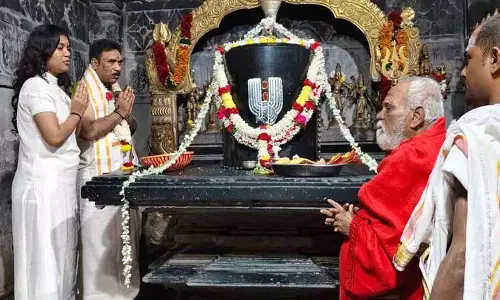 Judge पट्टाभिराम राव ने हज़ार खंभों वाले रुद्रेश्वर मंदिर का दौरा किया
