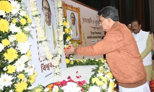 त्रिपुरा CM ने दिवंगत विधानसभा स्पीकर बिस्वा बंधु सेन को दी श्रद्धांजलि त्रिपुरा CM ने दिवंगत विधानसभा स्पीकर बिस्वा बंधु सेन को दी श्रद्धांजलि