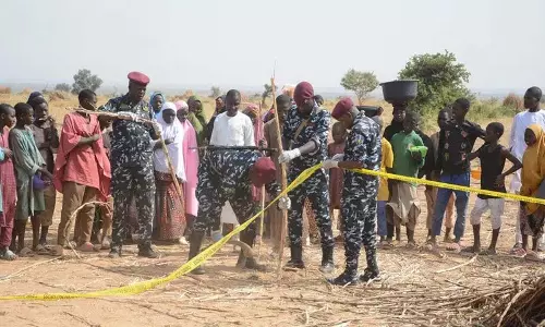 Nigeria: उत्तरी गांव में कम से कम 30 लोगों की मौत, बंदूकधारियों ने निवासियों को किडनैप किया Nigeria: उत्तरी गांव में कम से कम 30 लोगों की मौत, बंदूकधारियों ने निवासियों को किडनैप किया