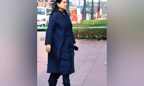 आवारा कुत्तों पर सुप्रीम कोर्ट के आदेश पर Maneka Gandhi की आपत्ति आवारा कुत्तों पर सुप्रीम कोर्ट के आदेश पर Maneka Gandhi की आपत्ति