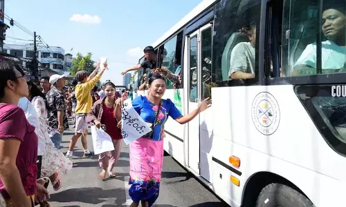 Myanmar ने 6,100 कैदियों को रिहा किया, राजनीतिक बंदी अभी भी हिरासत में Myanmar ने 6,100 कैदियों को रिहा किया, राजनीतिक बंदी अभी भी हिरासत में