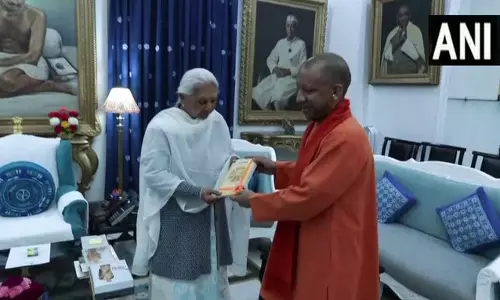 मुख्यमंत्री योगी आदित्यनाथ ने गवर्नर आनंदीबेन पटेल से लोक भवन में की मुलाकात