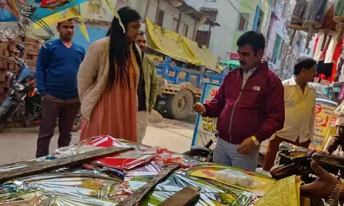 Mandleshwar में जानलेवा पतंग की डोर पर प्रशासन की कार्रवाई