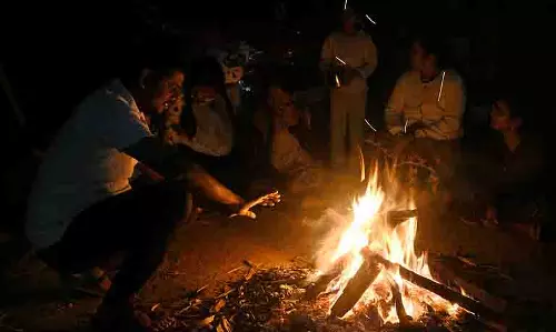 UP में मिर्गी के दौरे के दौरान अलाव में गिरने से एक व्यक्ति की मौत हो गई UP में मिर्गी के दौरे के दौरान अलाव में गिरने से एक व्यक्ति की मौत हो गई