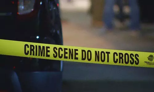 रायपुर में युवक के साथ सरेराह मारपीट, पुलिस ने मामला किया दर्ज रायपुर में युवक के साथ सरेराह मारपीट, पुलिस ने मामला किया दर्ज
