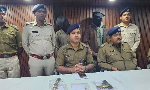 Police ने लूट की साजिश नाकाम कर दो लोगों को गिरफ्तार किया, पिस्तौल और कारतूस जब्त किए Police ने लूट की साजिश नाकाम कर दो लोगों को गिरफ्तार किया, पिस्तौल और कारतूस जब्त किए