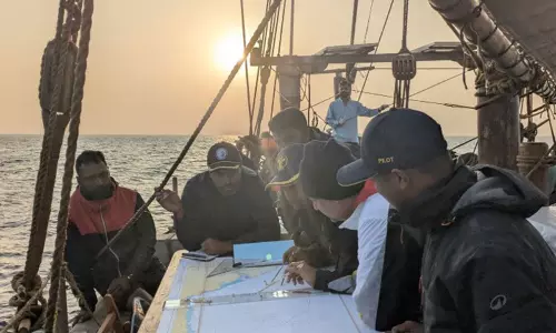 संजीव सान्याल ने INSV कौंडिन्या की ऐतिहासिक यात्रा के सातवें दिन की मध्य-समुद्री स्थिति की जानकारी साझा की संजीव सान्याल ने INSV कौंडिन्या की ऐतिहासिक यात्रा के सातवें दिन की मध्य-समुद्री स्थिति की जानकारी साझा की