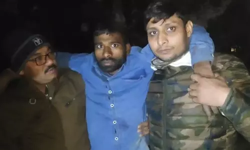 लूट के फरार आरोपी के साथ पुलिस की मुठभेड़, गिरफ्तार