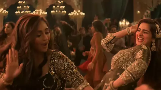 रणवीर सिंह की ‘Dhurandhar’ के गाने ‘शरारत’ को दर्शकों का प्यार, आयशा खान हुईं भावुक रणवीर सिंह की ‘Dhurandhar’ के गाने ‘शरारत’ को दर्शकों का प्यार, आयशा खान हुईं भावुक
