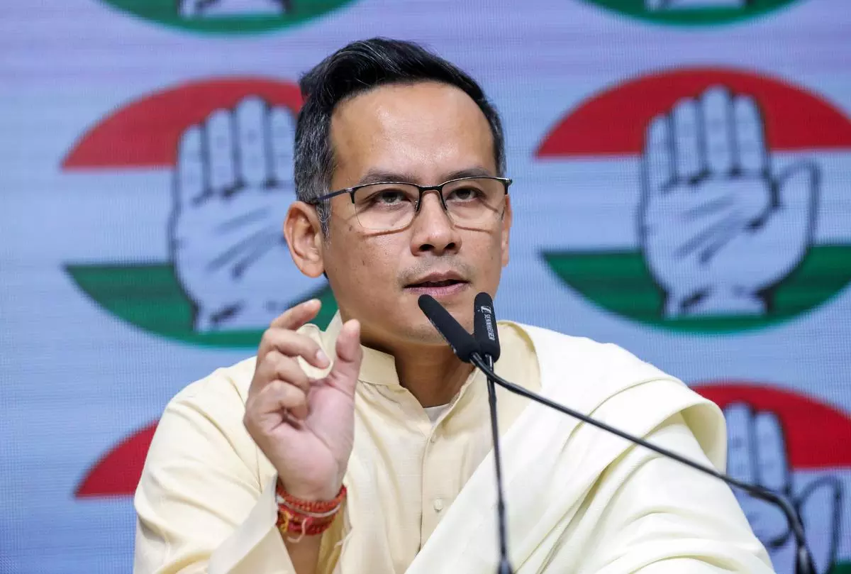 असम चुनाव जनता और ‘राजा’ के बीच लड़ाई होगी: गौरव गोगोई असम चुनाव जनता और ‘राजा’ के बीच लड़ाई होगी: गौरव गोगोई