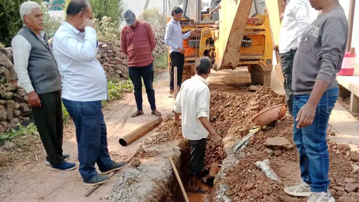 MP : नीमच में पानी से होने वाली बीमारियों को रोकने के लिए कलेक्टर ने रेगुलर टैंक की सफाई के आदेश दिए MP : नीमच में पानी से होने वाली बीमारियों को रोकने के लिए कलेक्टर ने रेगुलर टैंक की सफाई के आदेश दिए