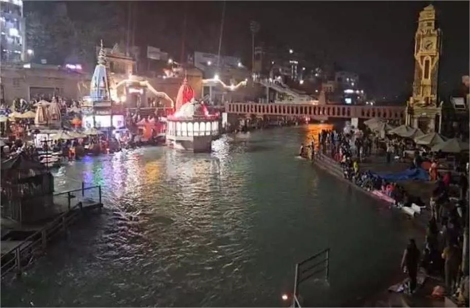 Uttarakhand :माघ पूर्णिमा पर हरकी पैड़ी पर उमड़ा श्रद्धालुओं का सैलाब Uttarakhand :माघ पूर्णिमा पर हरकी पैड़ी पर उमड़ा श्रद्धालुओं का सैलाब