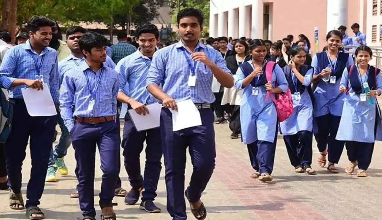 Odisha : 12 जनवरी को सभी शैक्षणिक संस्थानों में ‘वंदे मातरम’ का पाठ किया जाएगा Odisha : 12 जनवरी को सभी शैक्षणिक संस्थानों में ‘वंदे मातरम’ का पाठ किया जाएगा