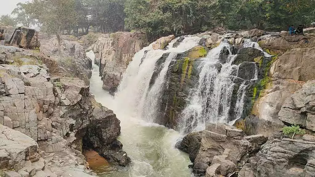 Hogenakkal में पानी का बहाव बढ़कर 2,000 cubic feet हो गया Hogenakkal में पानी का बहाव बढ़कर 2,000 cubic feet हो गया