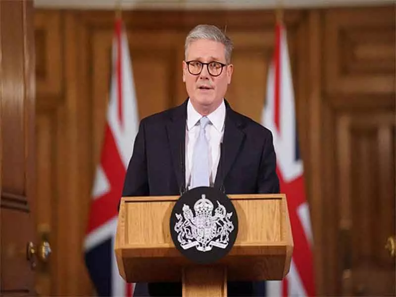अमेरिका के वेनेजुएला हमले में ब्रिटेन शामिल नहीं: UK PM Keir Starmer अमेरिका के वेनेजुएला हमले में ब्रिटेन शामिल नहीं: UK PM Keir Starmer